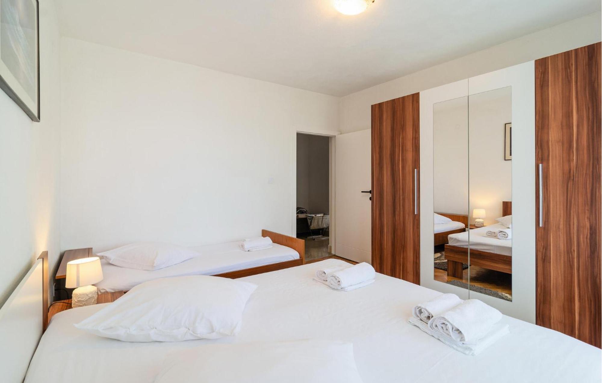 Amazing Apartment In Podstrana With Wifi Εξωτερικό φωτογραφία